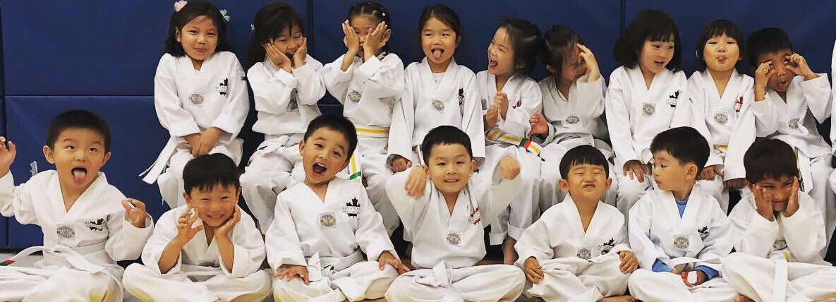 Children's Martial Arts classes in Markham.  Children having fun doing Taekwondo.  Children Learning Self Defence.  Kids making friends. Kids learning to be confident.